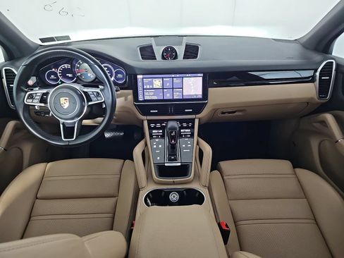 Used 2021 Porsche Cayenne AWD/4WD image 11
