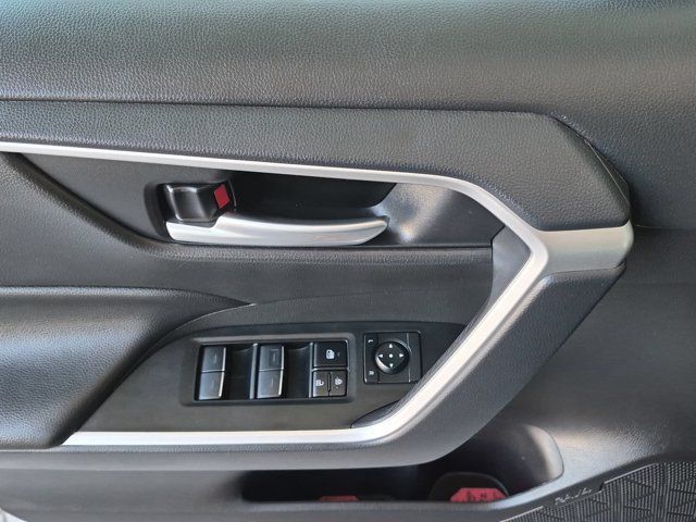 Used 2025 Toyota RAV4 XLE AWD/4WD image 18