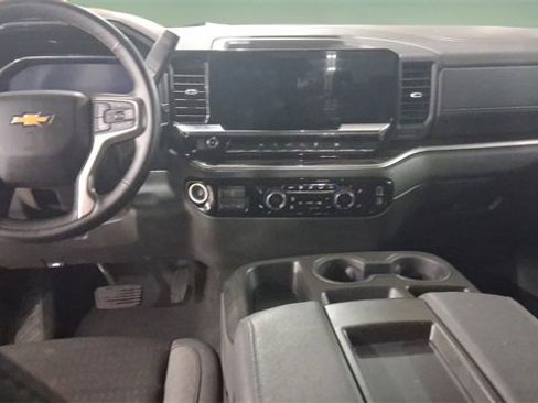 Used 2025 Chevrolet Silverado 1500 LT image 10