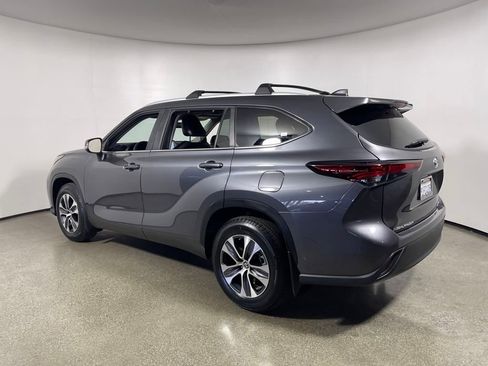 Certified 2024 Toyota Highlander XLE image 5