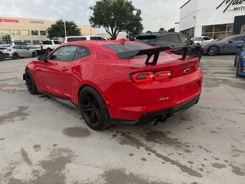 Used 2019 Chevrolet Camaro ZL1 RWD image 2