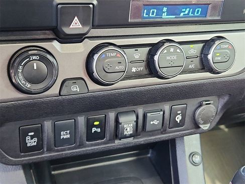 Used 2021 Toyota Tacoma TRD Off-Road w/ Technology Package image 18