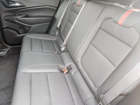 Used 2024 Chevrolet Trax RS w/ Sunroof Package image 19