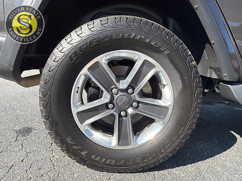 Used 2019 Jeep Wrangler Unlimited Sahara w/ LED Lighting Group AWD/4WD image 9