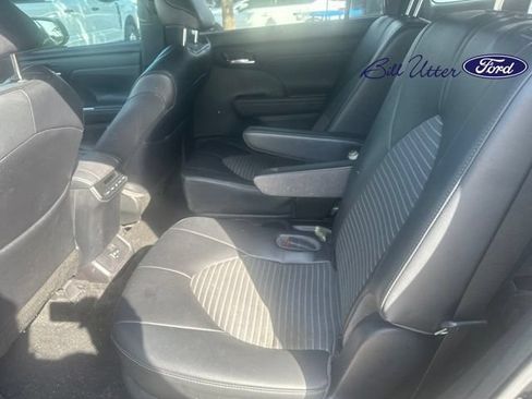 Used 2022 Toyota Highlander XSE FWD image 6