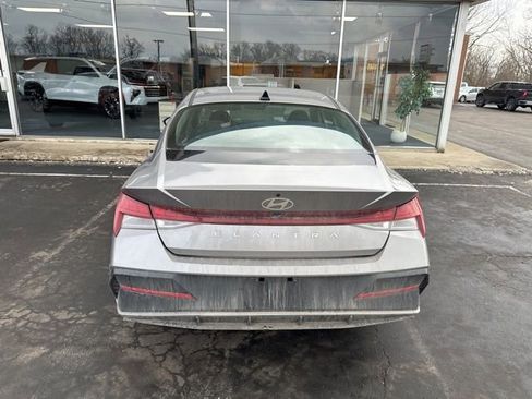 Used 2025 Hyundai Elantra SEL image 6