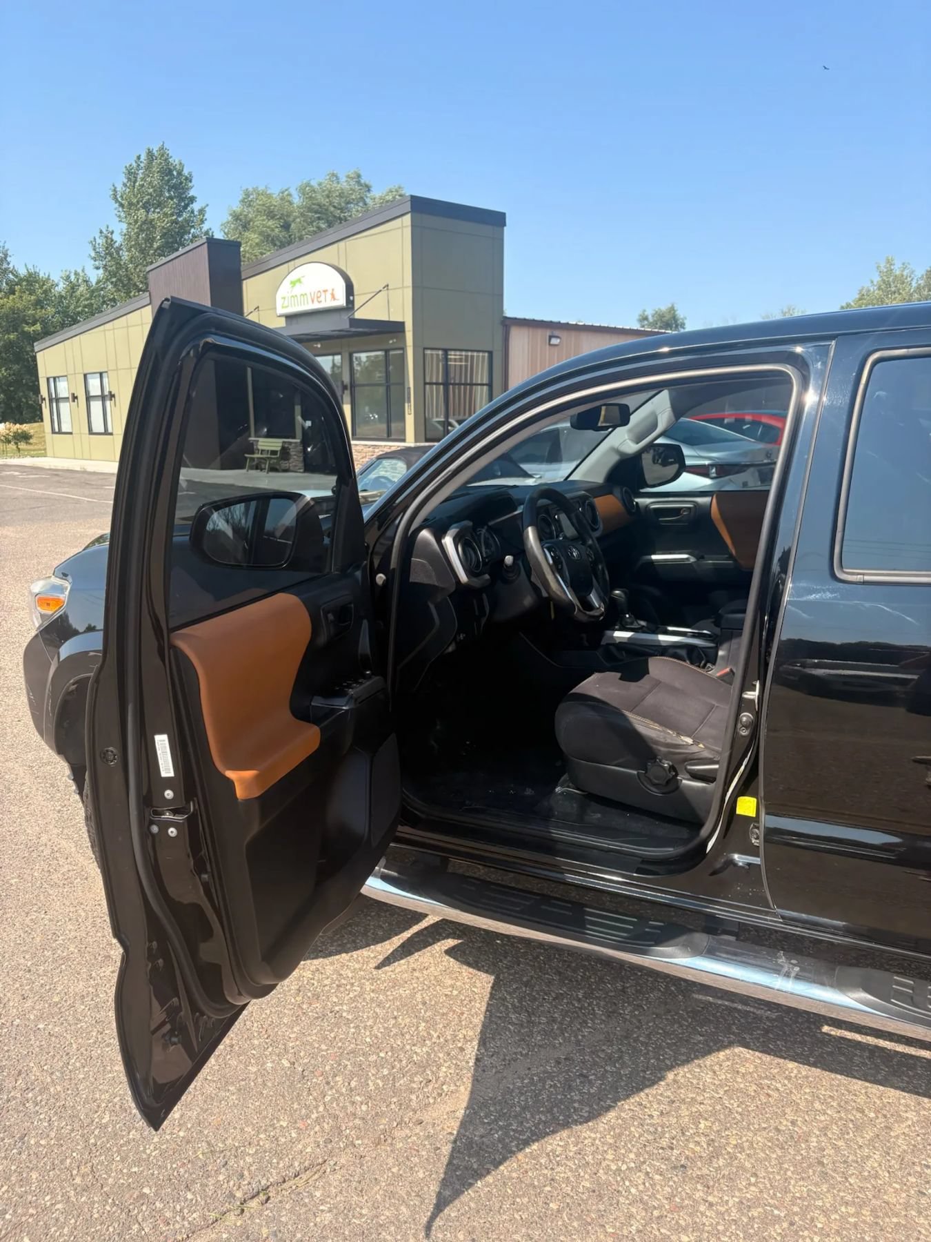 Used 2017 Toyota Tacoma SR5 w/ Tow Package AWD/4WD image 11