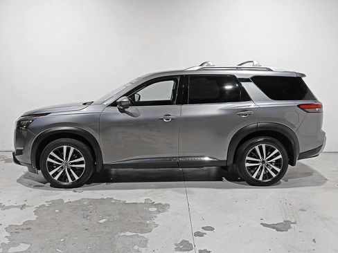 Used 2025 Nissan Pathfinder Platinum w/ Cargo Package AWD/4WD image 4