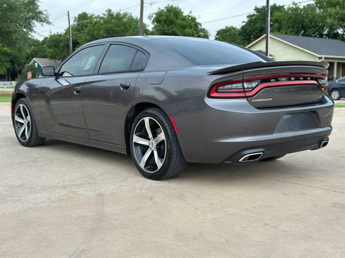 Used 2017 Dodge Charger SE RWD image 7