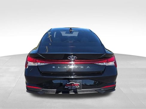Used 2023 Hyundai Elantra SEL w/ Convenience Package FWD image 3