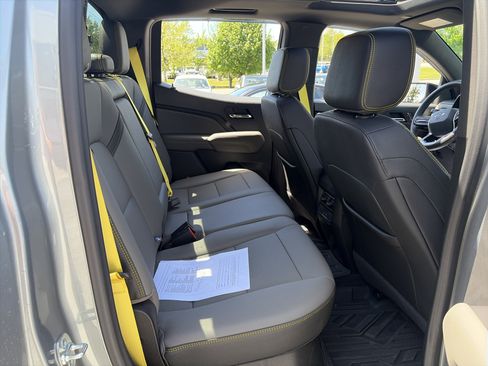 Used 2024 Chevrolet Colorado ZR2 w/ ZR2 Convenience Package III AWD/4WD image 40