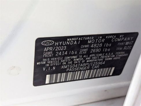 Used 2023 Genesis G70 2.0T image 36