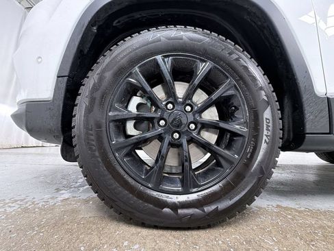 Used 2023 Jeep Cherokee Altitude Lux AWD/4WD image 9