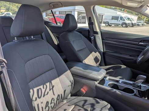 Used 2024 Nissan Altima 2.5 SV image 34