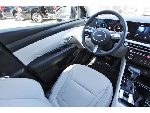 Used 2025 Hyundai Tucson SEL FWD image 8