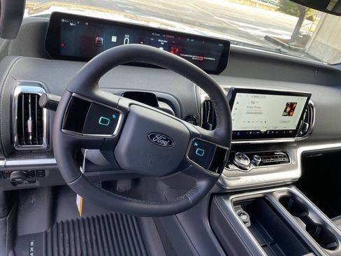 New 2026 Ford Expedition Max Platinum image 30