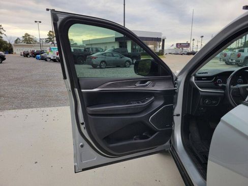 Used 2021 Jeep Grand Cherokee L Limited image 12