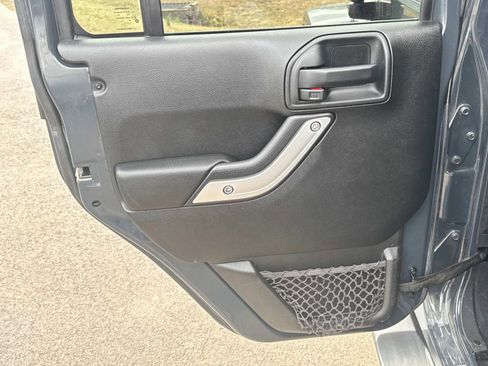 Used 2017 Jeep Wrangler Unlimited Sahara w/ Max Tow Package image 14