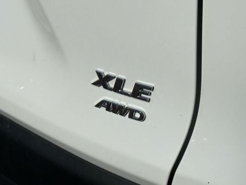 Used 2025 Toyota RAV4 XLE AWD/4WD image 8