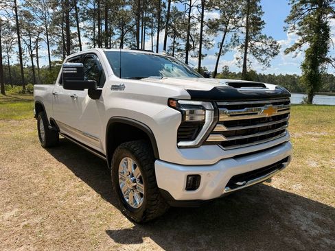 Used 2024 Chevrolet Silverado 2500 High Country w/ Technology Package AWD/4WD image 10