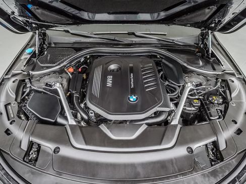 Used 2019 BMW 740i w/ M Sport Package RWD image 17