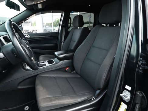 Used 2020 Jeep Grand Cherokee Laredo RWD image 22