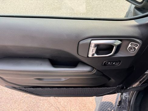 Used 2025 Jeep Wrangler Unlimited Sahara AWD/4WD image 9