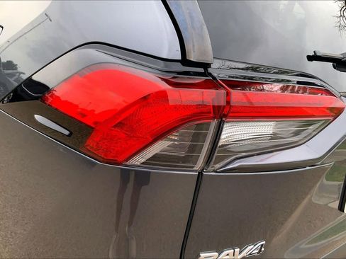 Used 2020 Toyota RAV4 XLE Premium FWD image 32