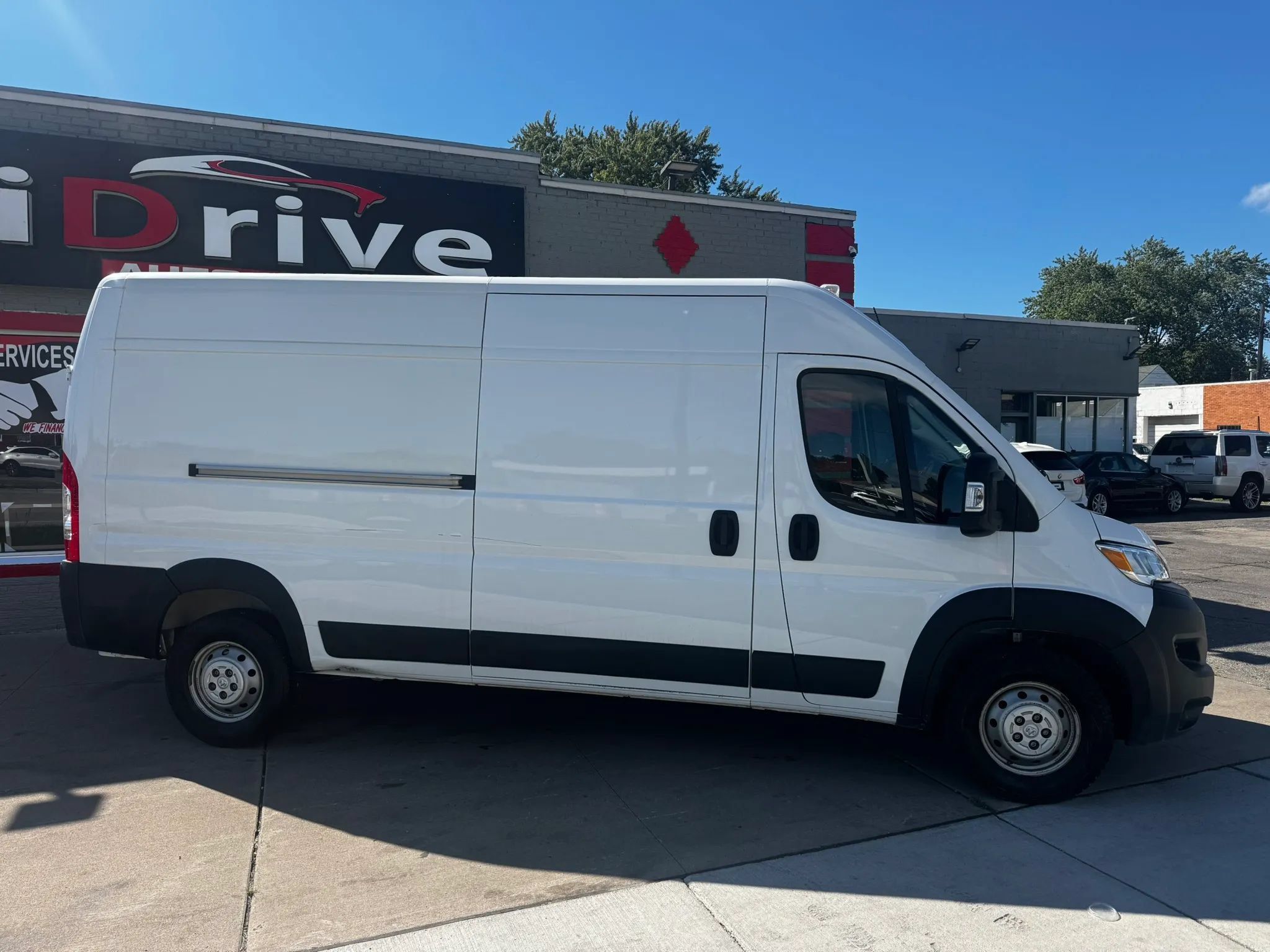 Used 2025 RAM ProMaster 2500 w/ Convenience Group FWD image 2
