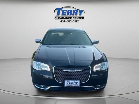 Used 2019 Chrysler 300 Limited RWD image 3