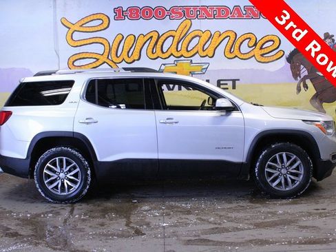 Used 2019 GMC Acadia SLE image 1