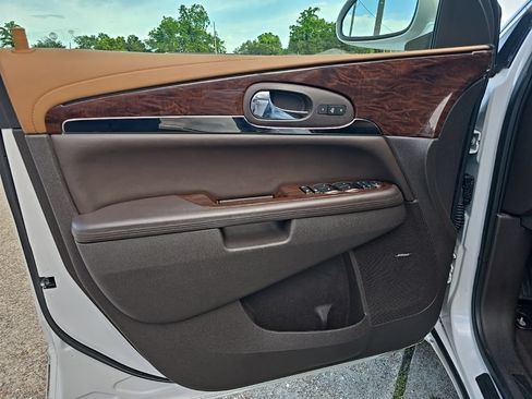 Used 2017 Buick Enclave Premium w/ Experience Buick Package FWD image 28