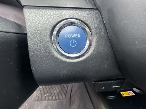 Used 2022 Toyota Camry XLE image 16