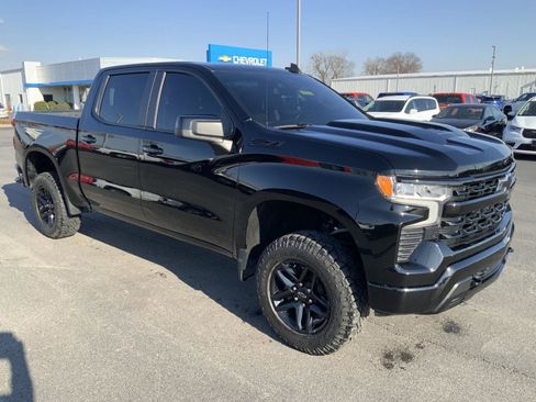 Used 2022 Chevrolet Silverado 1500 LT Trail Boss w/ LPO, Dark Essentials Package image 2