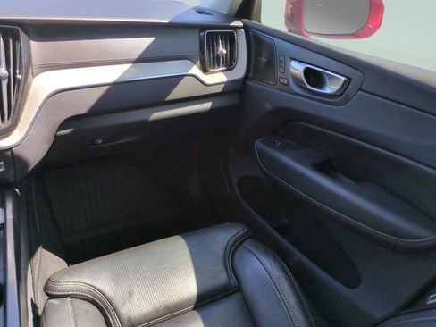 Used 2021 Volvo XC60 T5 Inscription image 17