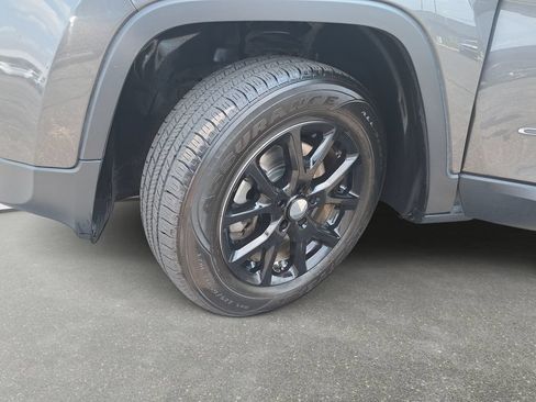 Used 2018 Jeep Cherokee Latitude Plus w/ Cold Weather Group AWD/4WD image 29