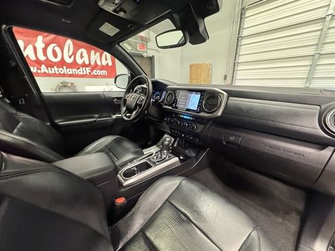 Used 2021 Toyota Tacoma Limited image 12