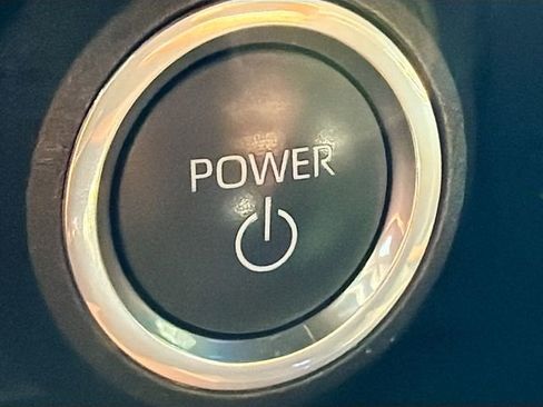 Used 2023 Toyota Venza XLE image 34