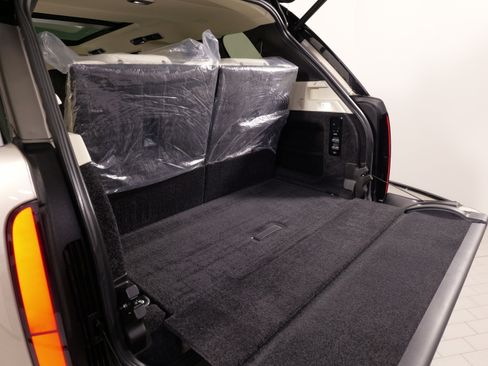 Used 2025 Land Rover Range Rover Long Wheelbase SE image 41