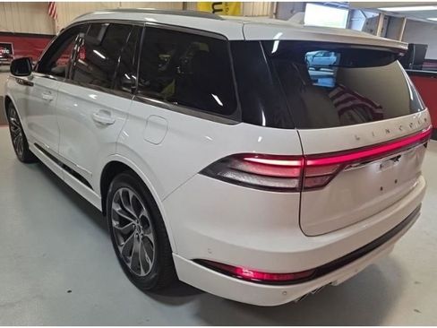 Used 2021 Lincoln Aviator Grand Touring w/ Equipment Group 302A AWD/4WD image 2