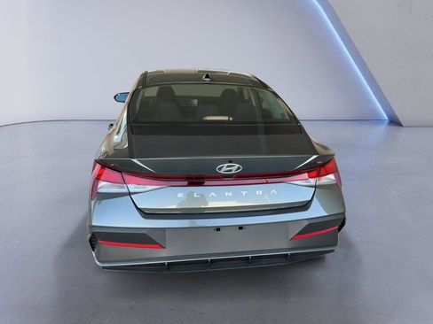New 2026 Hyundai Elantra SE FWD image 6
