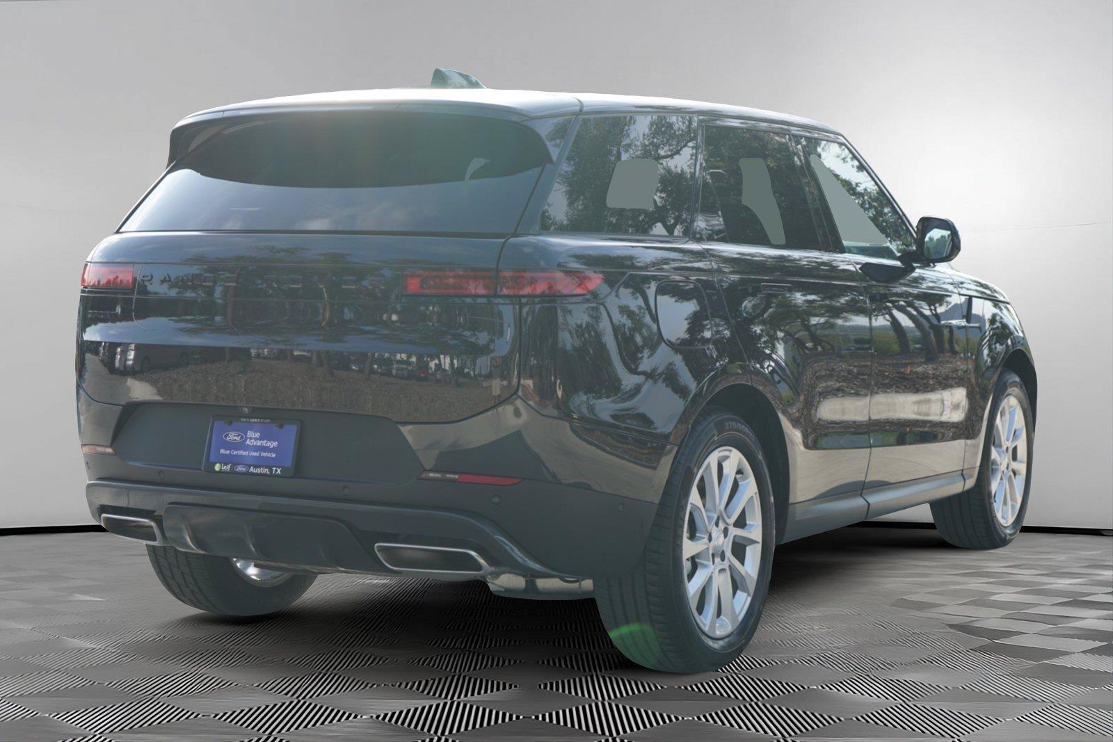 Used 2025 Land Rover Range Rover Sport SE AWD/4WD image 5