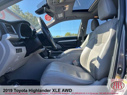 Used 2019 Toyota Highlander XLE AWD/4WD image 21