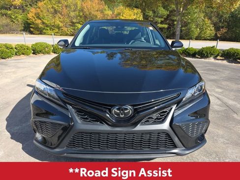 Used 2023 Toyota Camry SE image 11