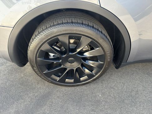 Used 2025 Tesla Model Y Long Range AWD/4WD image 5