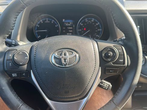 Used 2017 Toyota RAV4 XLE AWD/4WD image 12