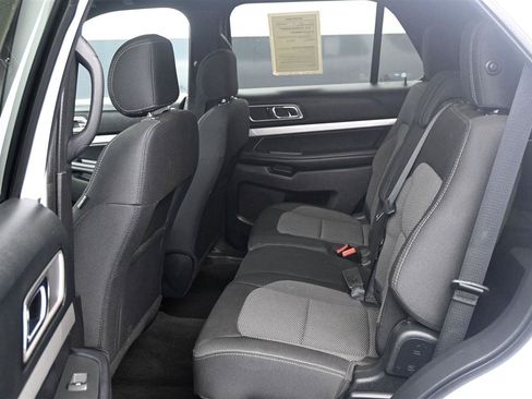 Used 2017 Ford Explorer XLT w/ Equipment Group 201A AWD/4WD image 11