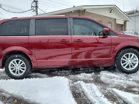 Used 2019 Dodge Grand Caravan SXT w/ Rear Park Assist Package image 6