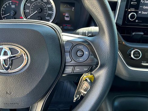 Used 2021 Toyota Corolla LE image 23