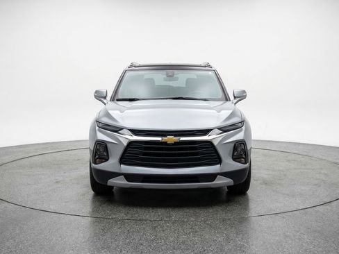 Used 2025 Chevrolet Blazer LT image 2